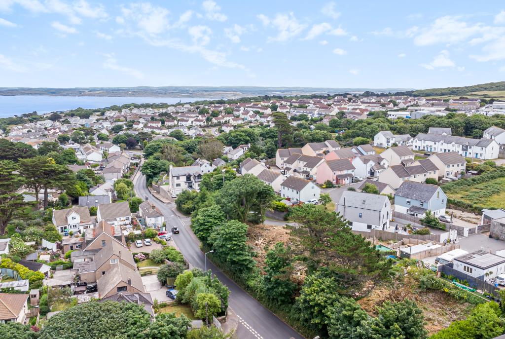 Lot: 6 - FREEHOLD LAND WITH PLANNING APPROVAL -